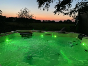 Wellness lodge Merel avond uitzicht jacuzzi