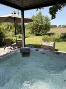 Wellness lodge Specht uitzicht jacuzzi